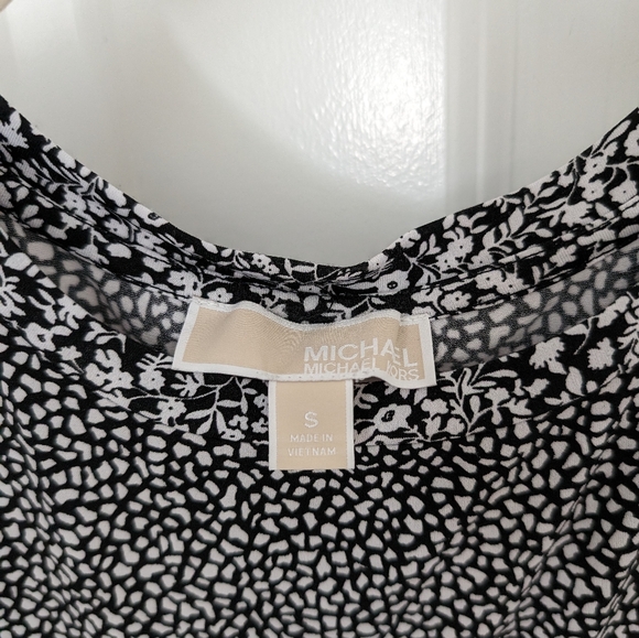 Michael Kors, Black/White Shift Dress, Size 6 - Picture 4 of 4